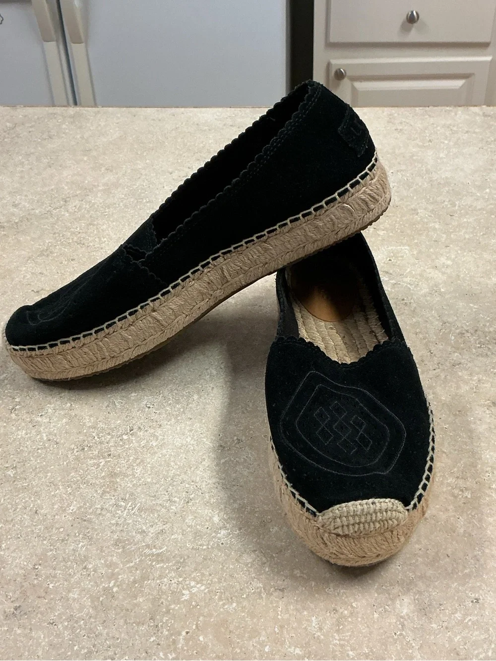 UGG Heidi Espadrille SZ 8.5 Loafers Black Perforated Suede Womens Shoe
